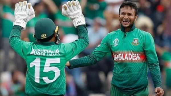 মুশফিককে কিপিংয়ে রাখার পক্ষে সাকিব
