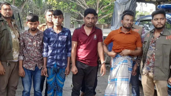ডাকাতির ঘটনায় গ্রেফতার ৪