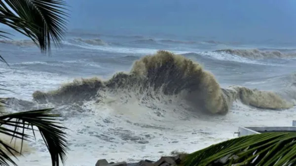 জলোচ্ছ্বাসের আশঙ্কা ৮-১২ ফুট