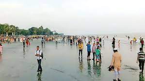কুয়াকাটা সৈকত সরগরম পর্যটকের উপস্থিতিতে