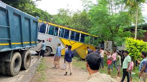 মাদ্রাসা শিক্ষার্থীসহ নিহত ৩ বাস-অটোরিকশা সংঘর্ষে