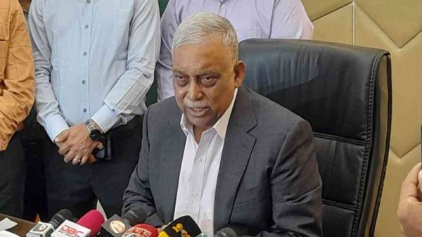স্বরাষ্ট্রমন্ত্রী আইনশৃঙ্খলা বাহিনীর প্রধানদের নিয়ে জরুরি বৈঠক ডেকেছেন