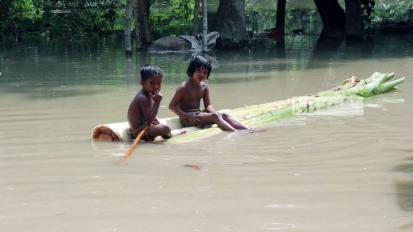 হঠাৎ ৩৬ লাখ মানুষ বন্যায় বিপদে