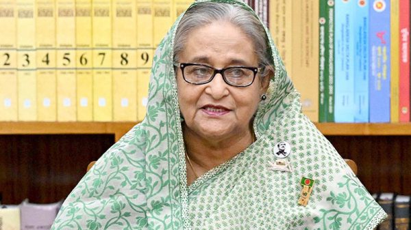 ঢাবিতে বিক্ষোভ শেখ হাসিনার বিচারের দাবিতে