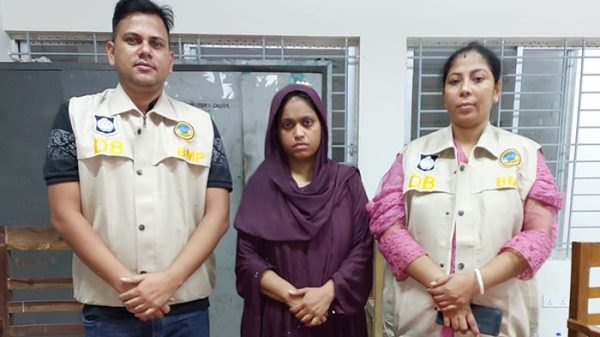 বরিশালে ২০০ বোতল ফেন্সিডিলসহ নারী আটক