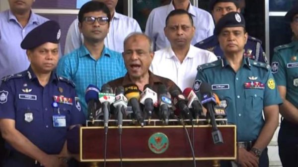 পুলিশকে বাস্তবে জনবান্ধব হতে হবে: স্বরাষ্ট্র উপদেষ্টা