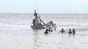 ভোলায় ৫ ট্রলারডুবিতে ৪৯ জেলে উদ্ধার