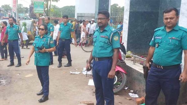 নগরীর ফুটপাত দখলমুক্ত করতে বিএমপি’র অভিযান