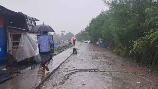 ঘূর্ণিঝড় ডানার প্রভাবে খুলনা অঞ্চলে রাতভর ভারী বৃষ্টি