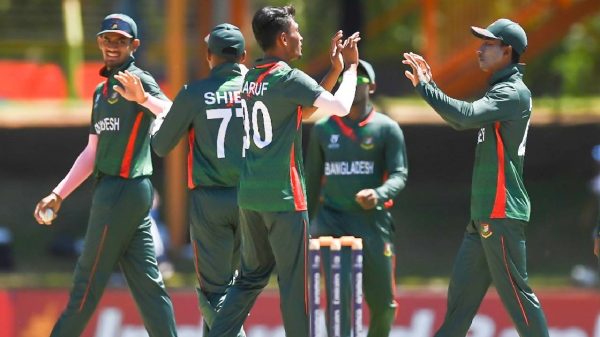বাংলাদেশ দুই পরিবর্তন নিয়ে বোলিংয়ে