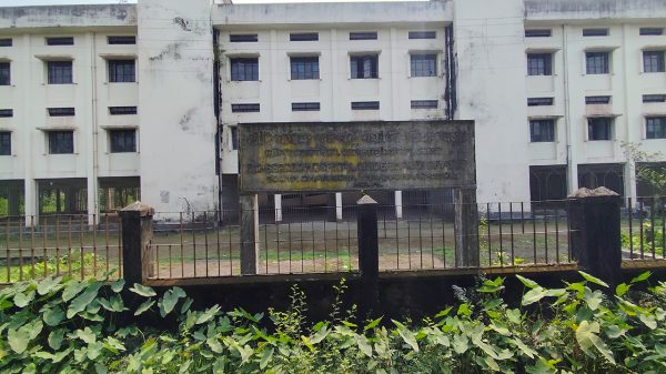ভোলা হাসপাতাল যেন এক ভূতুড়ে বাড়ি!