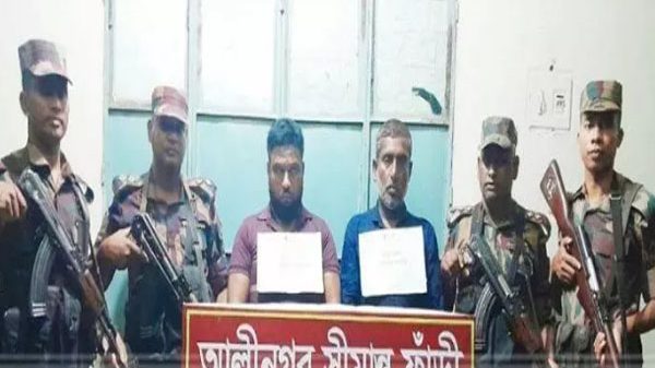 ২ ভারতীয় নাগরিক আটক