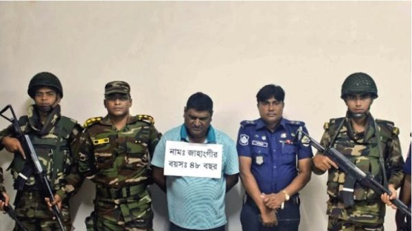 মির্জাগঞ্জে বিদেশি পিস্তলসহ বিএনপি নেতা জাহাঙ্গীর আটক