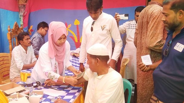 ৩শ’ জনকে বিনামূল্যে চিকিৎসা দিল পাথরঘাটার যুবদল
