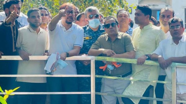 ময়মনসিংহ মমেক হাসপাতালে বেপরোয়া  কর্মচারীরা