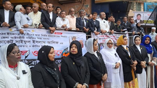 চট্টগ্রাম আইনজীবীদের দ্বিতীয় দিনের কর্মবিরতি