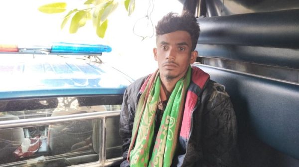 পটুয়াখালী রং মেখে গরু চুরি, হাতেনাতে ধরলো জনতা
