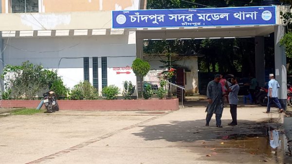 চাঁদপুরে পণ্যবাহী নৌযান থেকে সাতজনের লাশ উদ্ধার