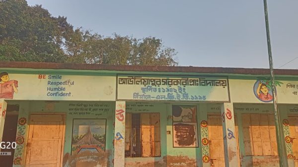 বাকেরগঞ্জ প্রধান শিক্ষকের বিরুদ্ধে কোচিং বাণিজ্যসহ ক্ষমতা অপব্যবহারের অভিযোগ।
