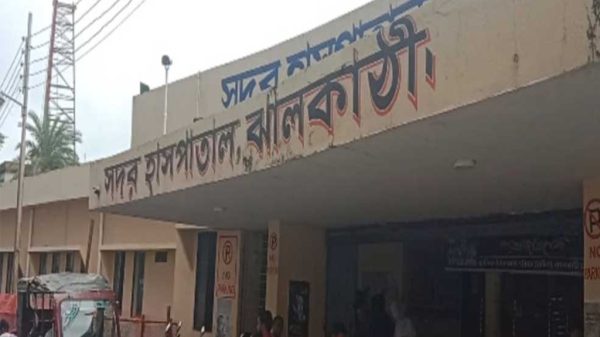 ঝালকাঠি সরকারি অ্যাম্বুলেন্স থেকে ইয়াবা উদ্ধার