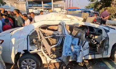 সাভারে প্রাইভেটকার-বাস সংঘর্ষে নিহত-৩