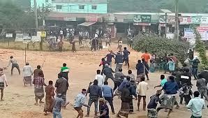 ৪ গ্রামবাসীর মধ্যে সংঘর্ষ পুলিশসহ আহত শতাধিক