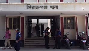 সিরাজগঞ্জে ট্রাক মালিক ট্রাকের নিচে, উদ্ধার অভিযান চলছে