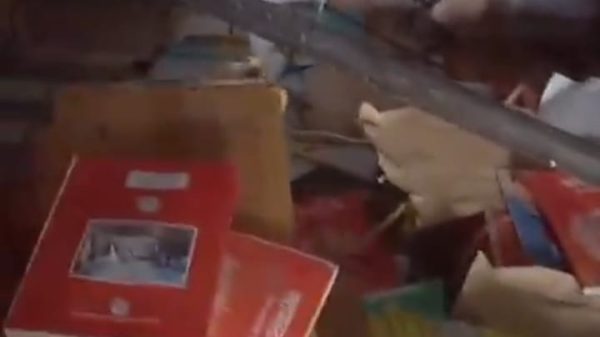 বাকেরগঞ্জ অযত্ন অবহেলায় নষ্ট হচ্ছে প্রাথমিকের সরকারি বই