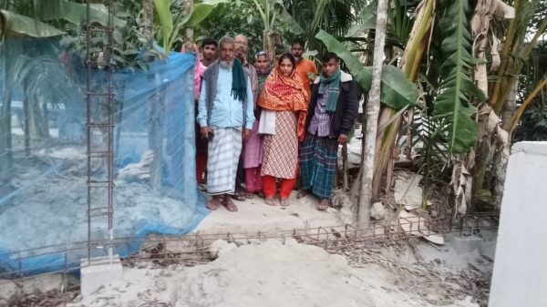 উজিরপুরে অবসরপ্রাপ্ত সেনা সদস্য'র জমি দখল করে পাকা ভবন নির্মাণের অভিযোগ