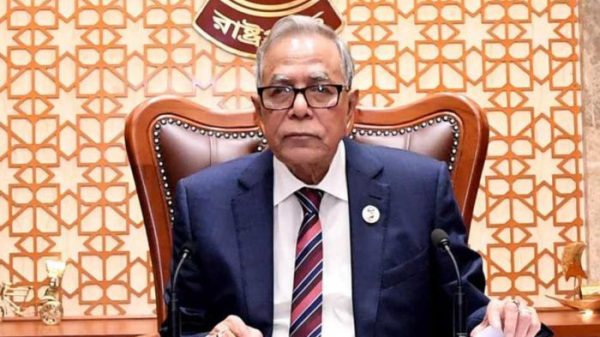 দায়িত্ব অবহেলার অভিযোগে সরকারি ২ কর্মকর্তা বরখাস্ত, একজনকে প্রত্যাহার