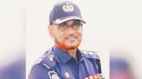 বরিশাল কনস্টেবলের স্ত্রী সুন্দর, মাথা নষ্ট এএসপি সাময়িক বরখাস্ত!