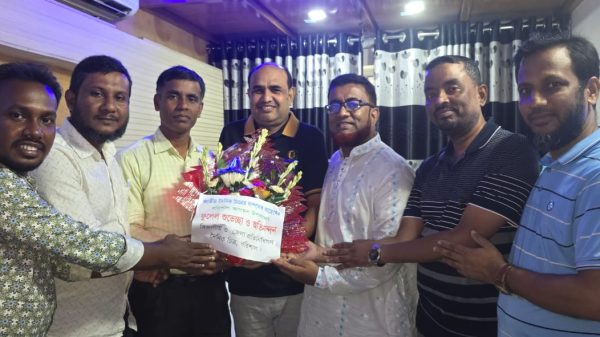 দৈনিক চিত্র সম্পাদক ও প্রকাশকের বরিশাল আগমন উপলক্ষে ফুলেল শুভেচ্ছা