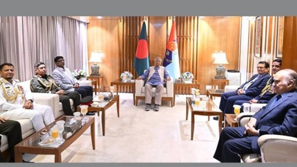 ৩ বাহিনীর প্রধানদের প্রধান উপদেষ্টার সঙ্গে সৌজন্য সাক্ষাৎ