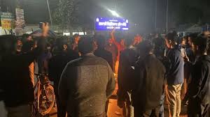 মুখোশ-হেলমেট পরে রাবি শিক্ষার্থীদের ওপর হামলা, আহত ৩