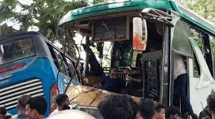 মহাসড়কে দুমড়েমুচড়ে যাওয়া পিকআপ ভ্যান থেকে একজনের লাশ উদ্ধার, আহত ২