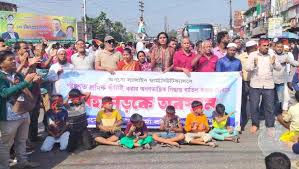 বরিশাল মহাসড়কে শ্রমিকদের অবরোধ, যানজটে দুর্ভোগ