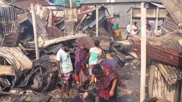 কালিয়াকৈরে আগুনে পুড়ল ৭৫ ঘর