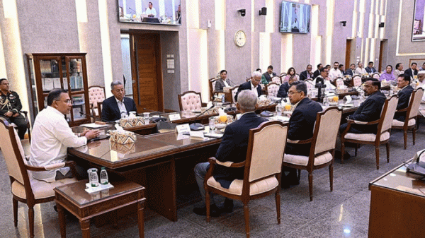 আজ ফ্যামিলি কার্ড নিয়ে প্রধানমন্ত্রীর বৈঠক