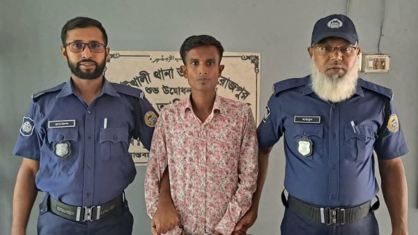 গাঁজা ব্যবসায়ীর বিরুদ্ধে রিপোর্ট করায় ফেসবুকে হুমকি থানায় মামলার আবেদন।